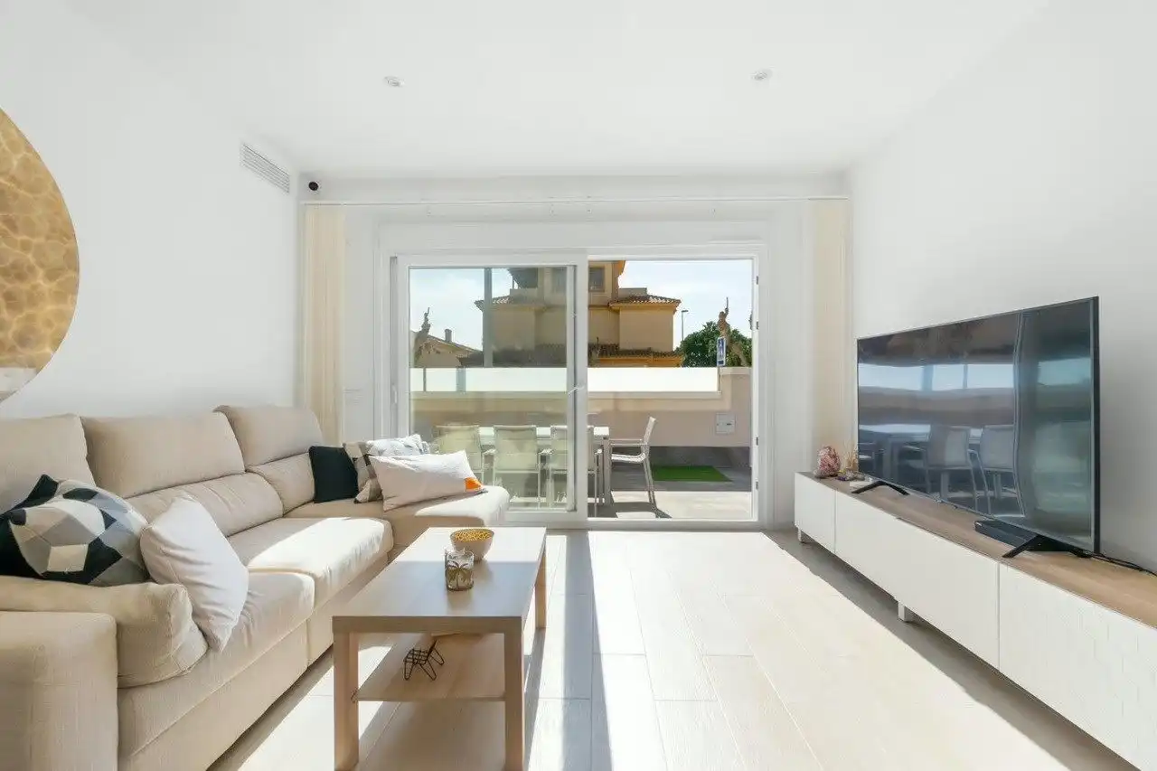 Chalet con piscina en venta en Pilar de la Horadada ciudad, imagen 8