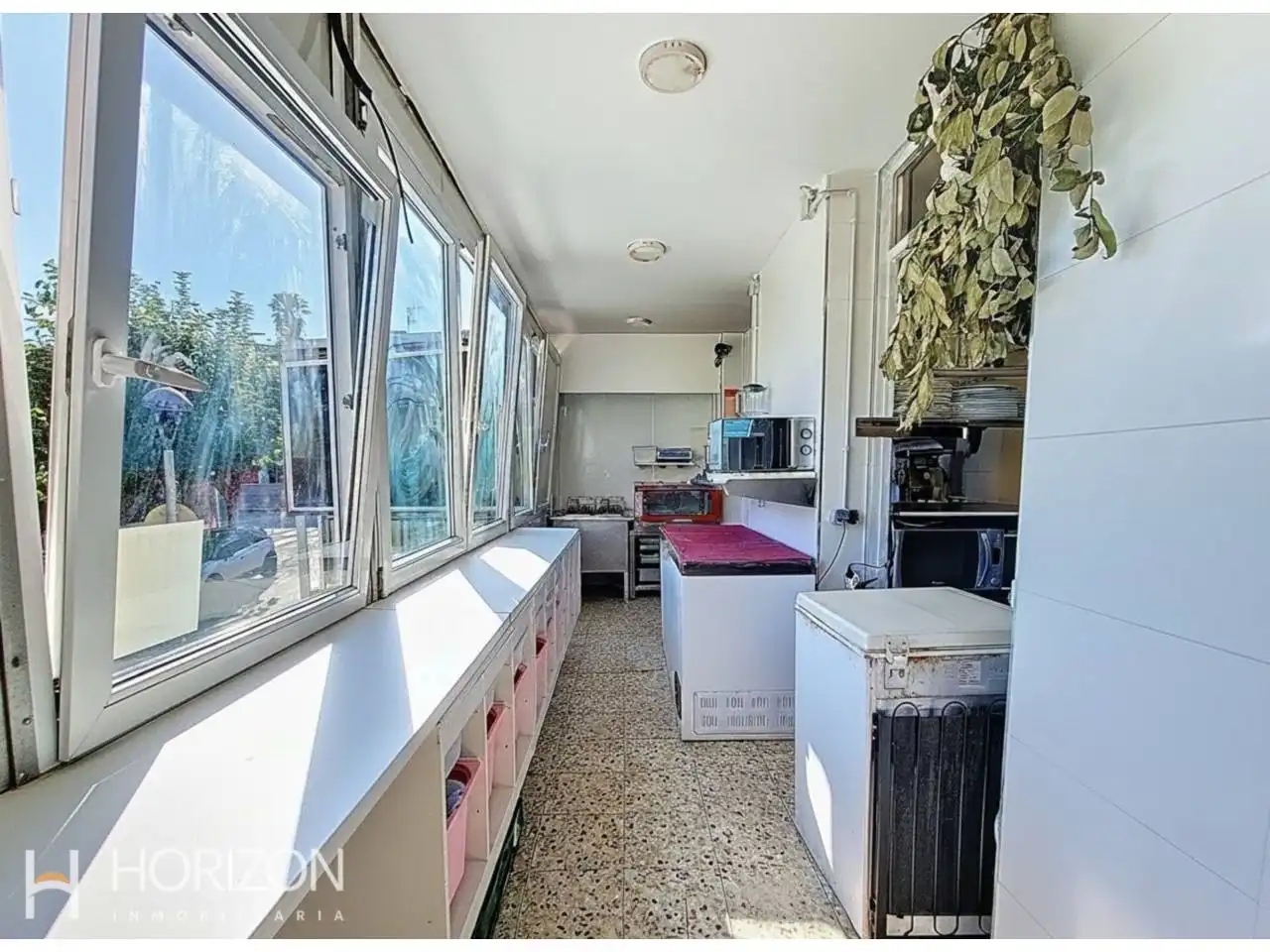 Cuina de Local en venda en Calafell amb Aire condicionat i Alarma