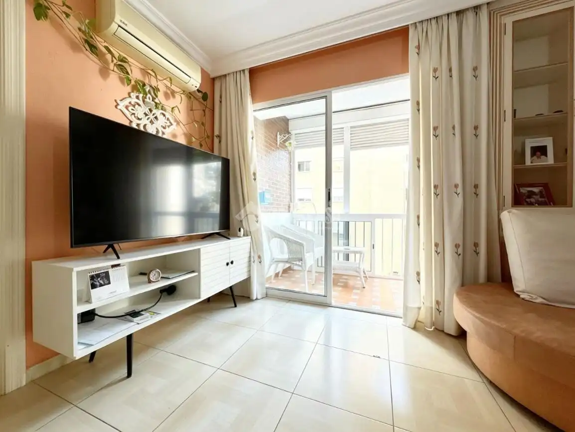 Sala de estar de Piso en venta en Sevilla con Aire acondicionado, Calefacción y Amueblado