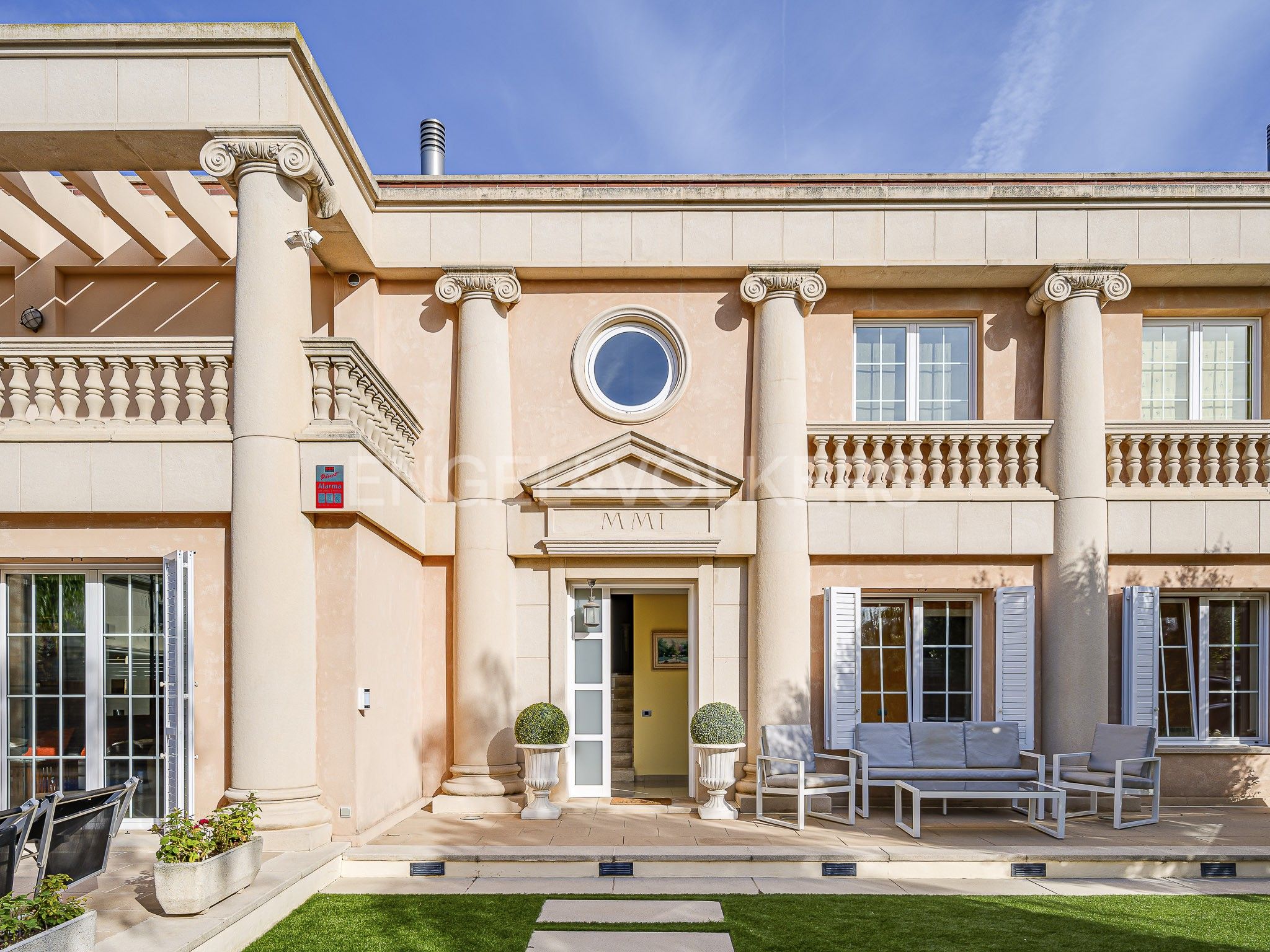 Vista exterior de Casa o xalet en venda en Premià de Mar amb Aire condicionat, Calefacció i Jardí privat