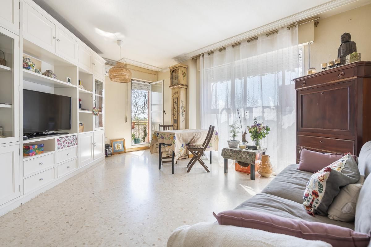 Living room of Flat for sale in  Madrid Capital  with Heating, Terrace and Balcony