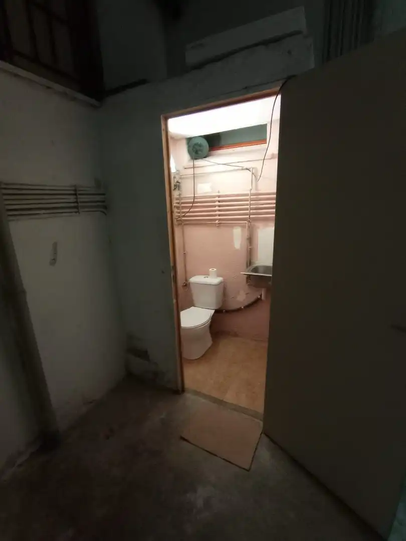 Baño de Local en venta en Sabadell con Aire acondicionado