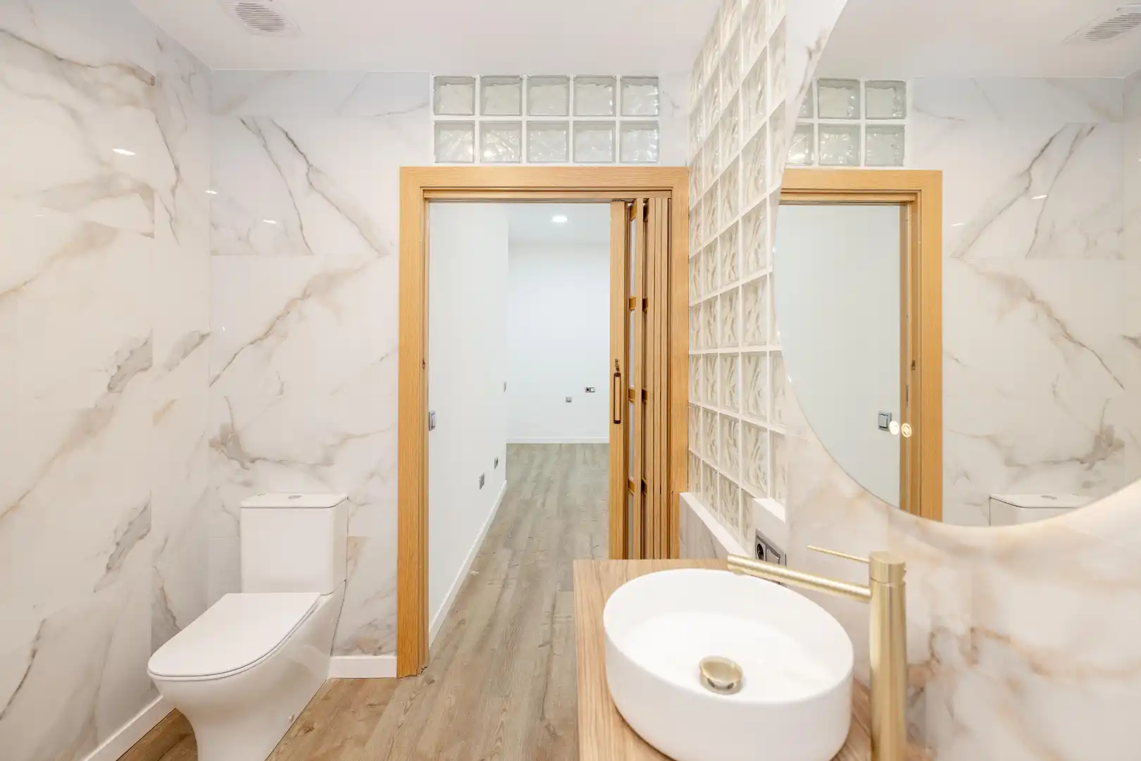 Badezimmer von Wohnungen zum Verkauf in Málaga mit Klimaanlage, Heizung und Internet