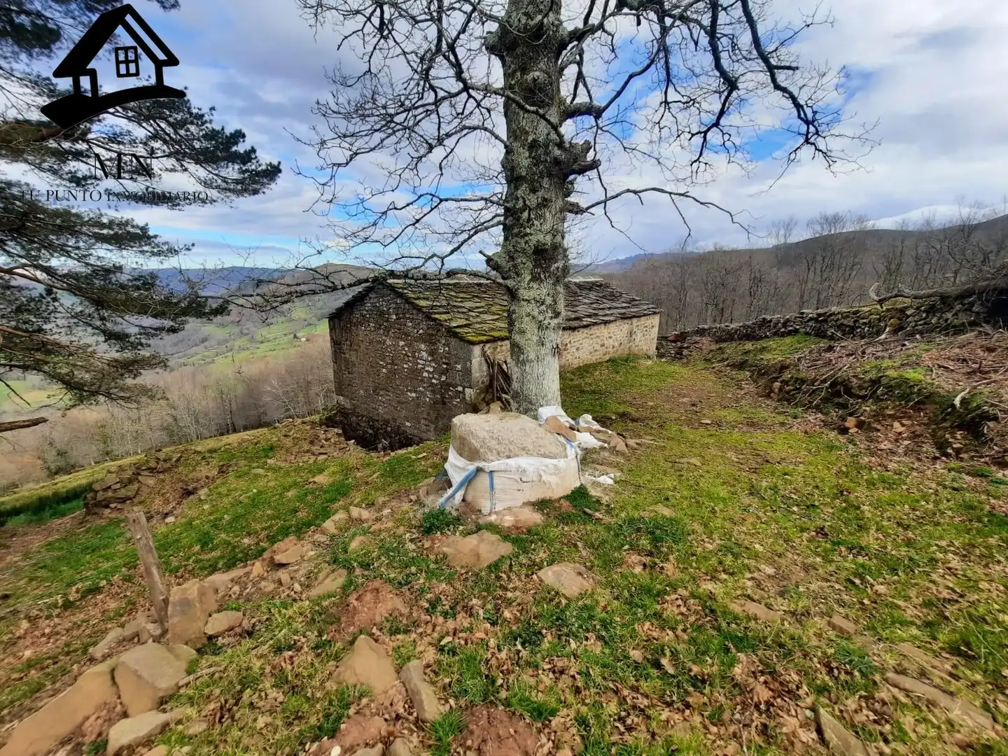 Finca rústica en venda en San Pedro del Romeral amb Jardí privat