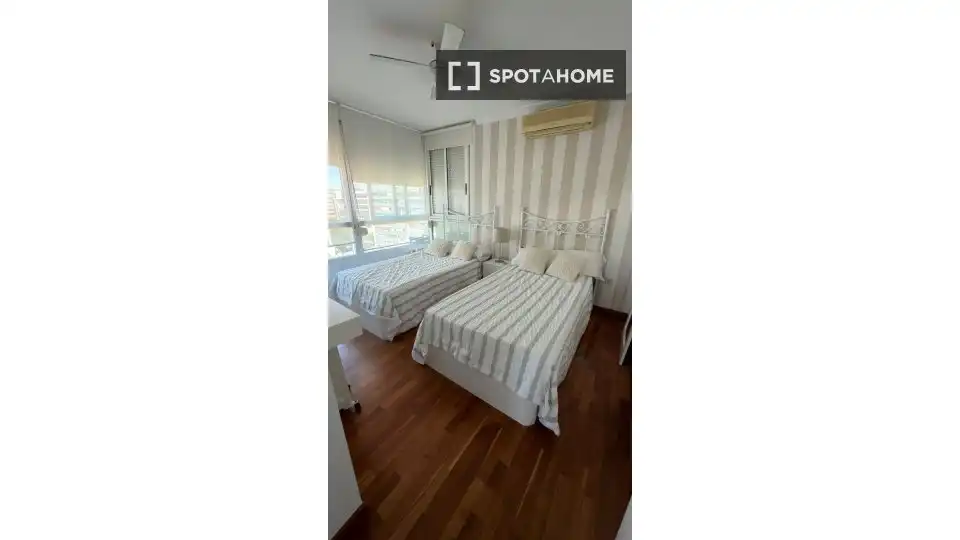 Dormitori de Apartament per a compartir en Alicante / Alacant amb Aire condicionat, Calefacció i Terrassa