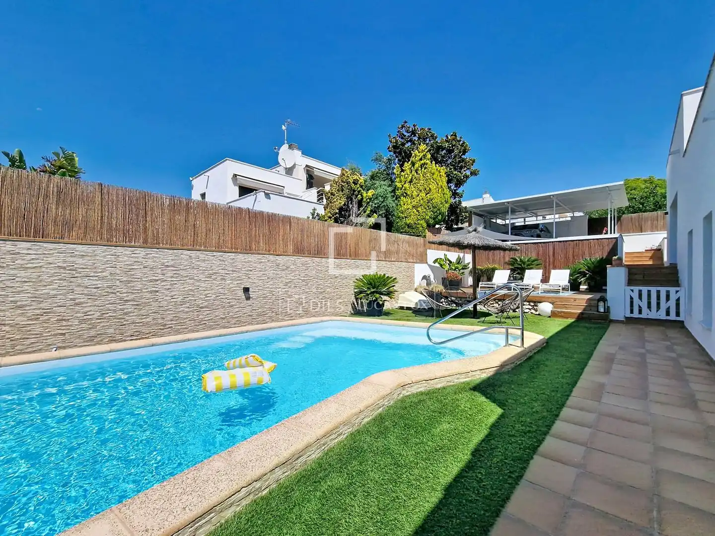 Piscina de Casa o xalet en venda en Calafell amb Aire condicionat, Calefacció i Jardí privat
