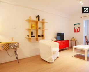 Living room of Flat to rent in  Madrid Capital  with Air Conditioner and Balcony