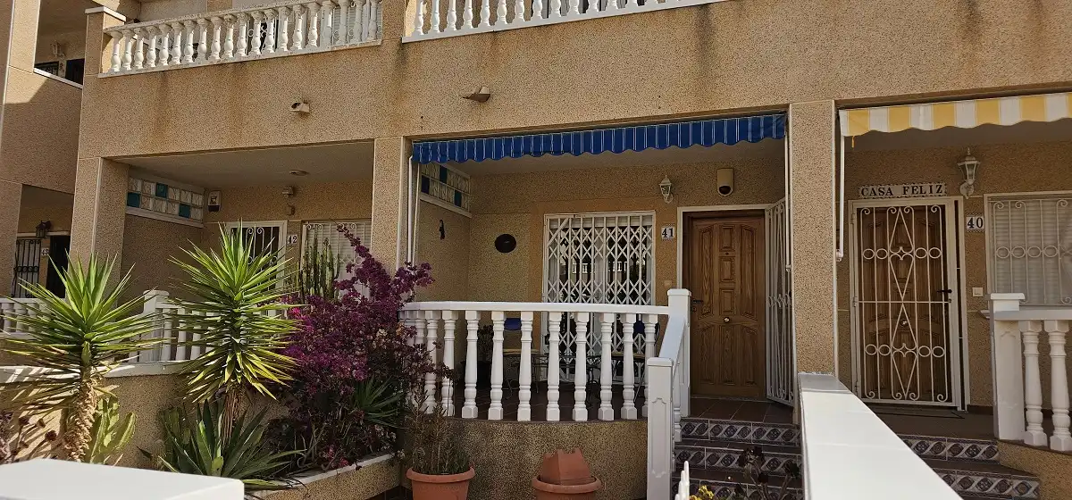 Vista exterior de Dúplex en venta en Orihuela con Terraza, Piscina y Amueblado