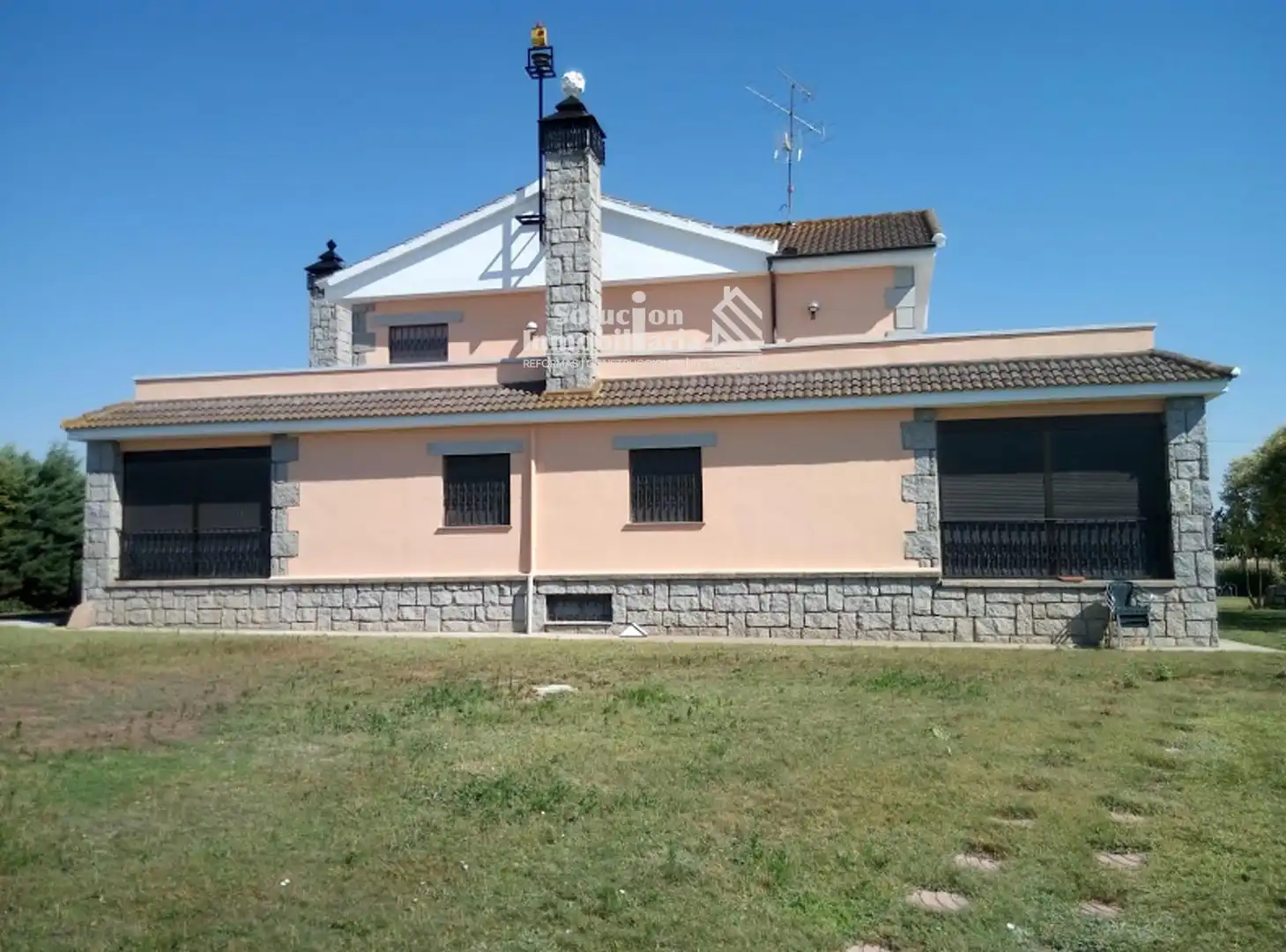 Exterior view of Houses for sale in Villares de la Reina  with Heating and Swimming Pool