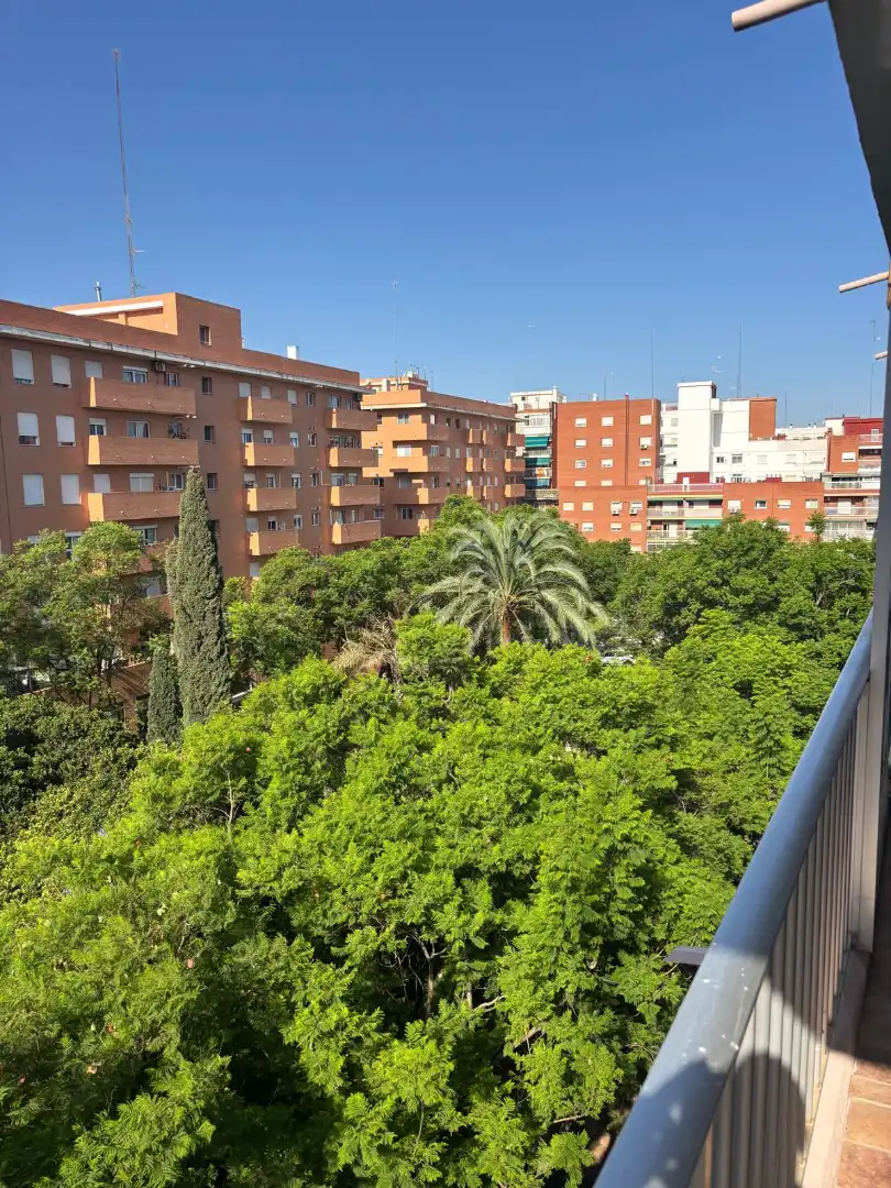 Vista exterior de Piso de alquiler en Valencia con Aire acondicionado, Amueblado y Horno