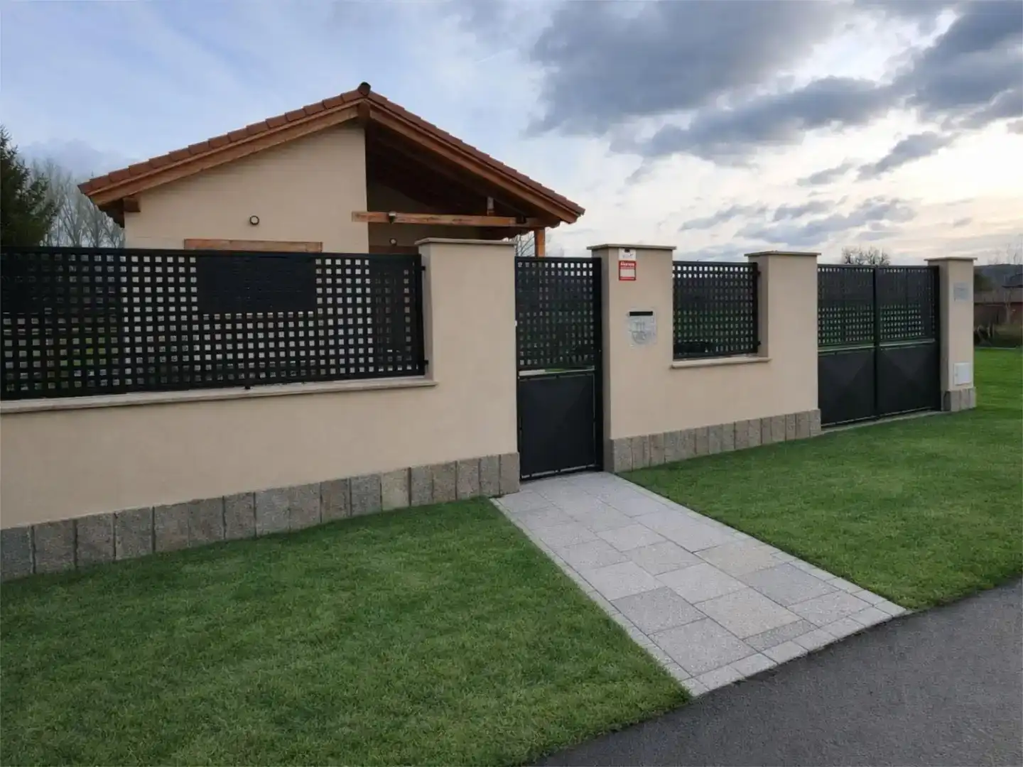 Vista exterior de Pis en venda en Cistierna amb Jardí privat, Parquet i Traster