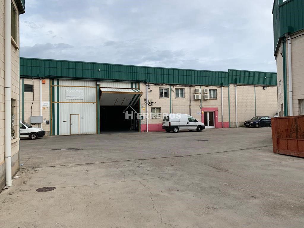 Vista exterior de Nau industrial en venda en  Logroño