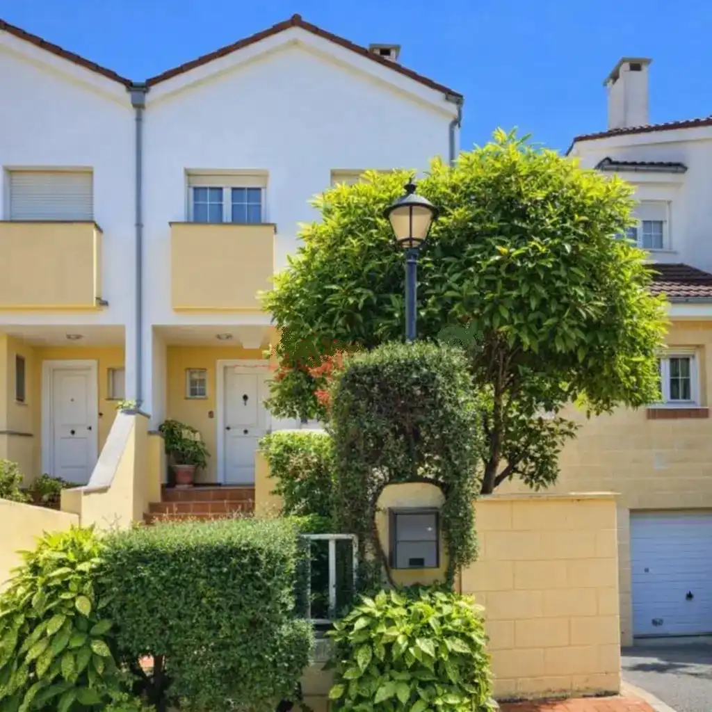 Casa adosada en venta en Calle los Fresnos, 13, Llanera