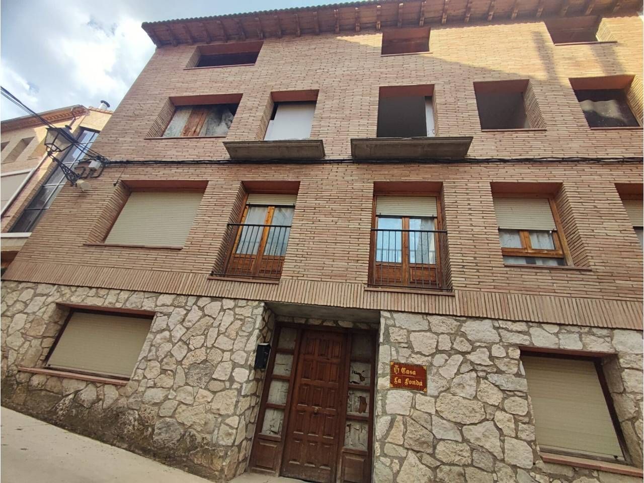 Exterior view of Building for sale in Naval