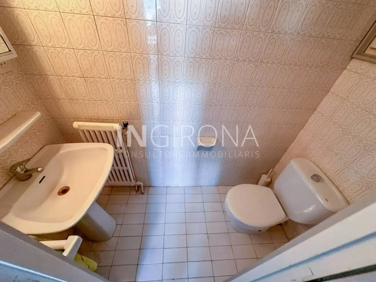 Bathroom of Office for sale in Girona  with Air Conditioner and Heating