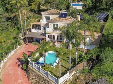 Xalet amb balcó en venda a Altos de Estepona