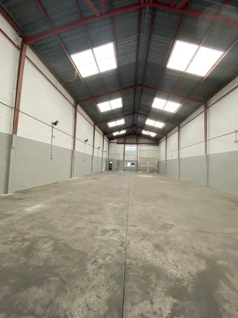 Industrial building for sale in Oeste, imagen 4