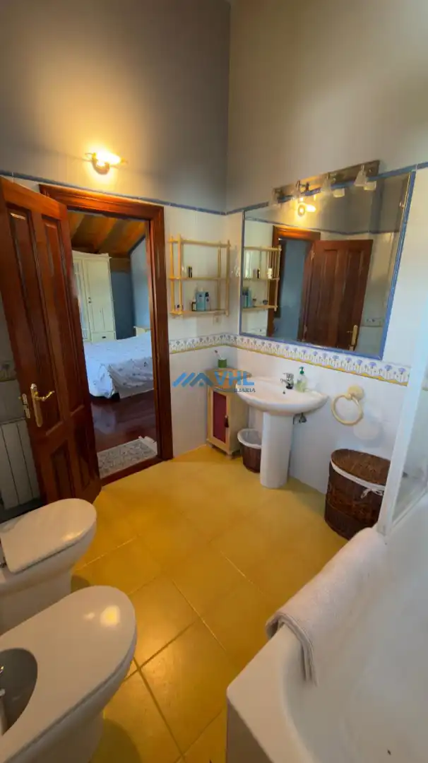 Bany de Casa o xalet en venda en Castro-Urdiales amb Calefacció, Jardí privat i Traster