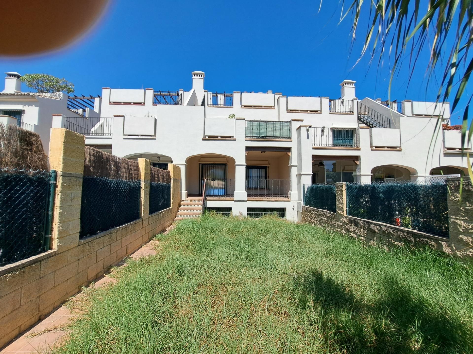 Exterior view of Single-family semi-detached for sale in Marbella  with Private garden, Terrace and Storage room