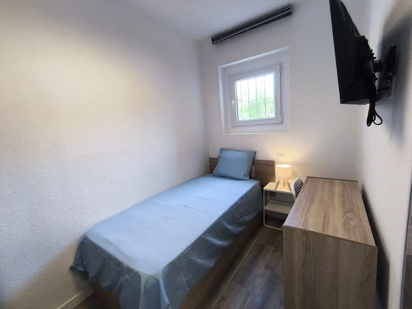 Bedroom of Flat for share in Madrid  with Heating, Furnished and Washing machine