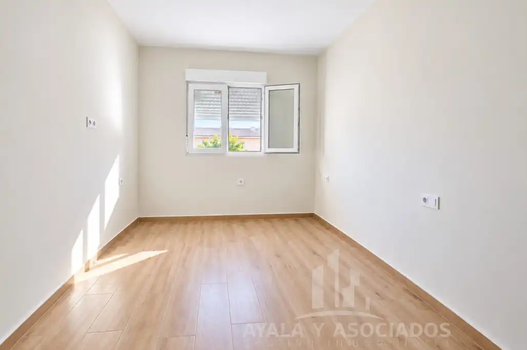 Dormitori de Casa o xalet en venda en Cartagena amb Jardí privat i Piscina
