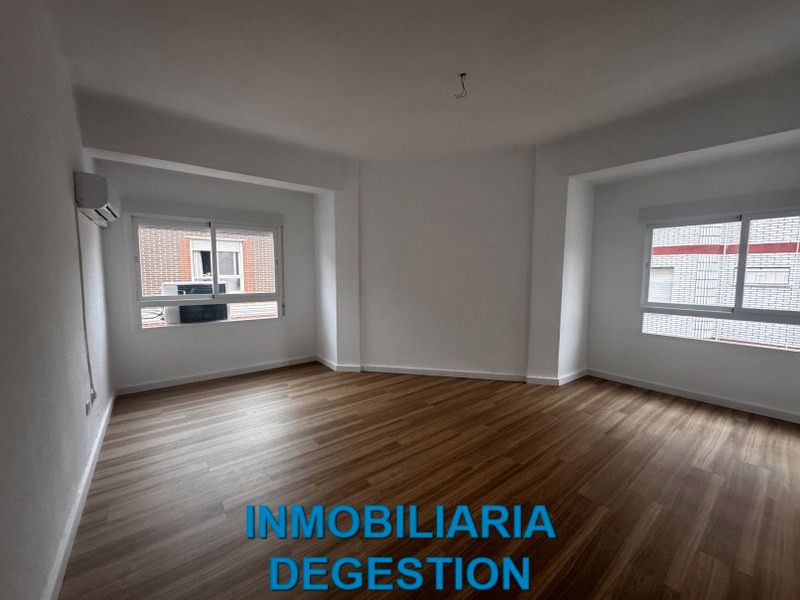 Bedroom of Flat to rent in Linares  with Air Conditioner, Heating and Parquet flooring