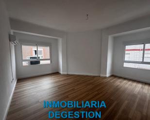 Bedroom of Flat to rent in Linares  with Air Conditioner, Heating and Parquet flooring