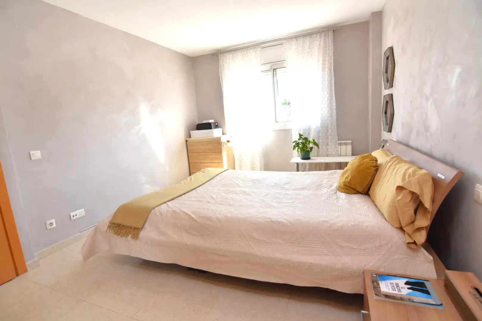 Habitación de Casa adosada en venta en Calella con Aire acondicionado, Calefacción y Jardín privado