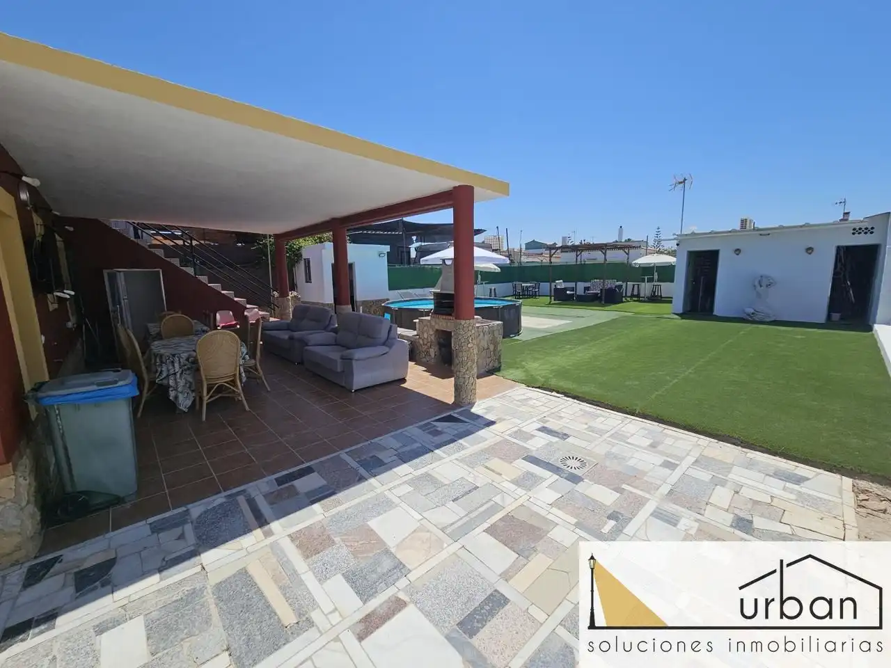 Terrassa de Finca rústica en venda en Chipiona amb Aire condicionat, Calefacció i Jardí privat