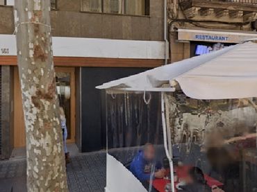 Local comercial de lloguer a Carrer de Villarroel 181