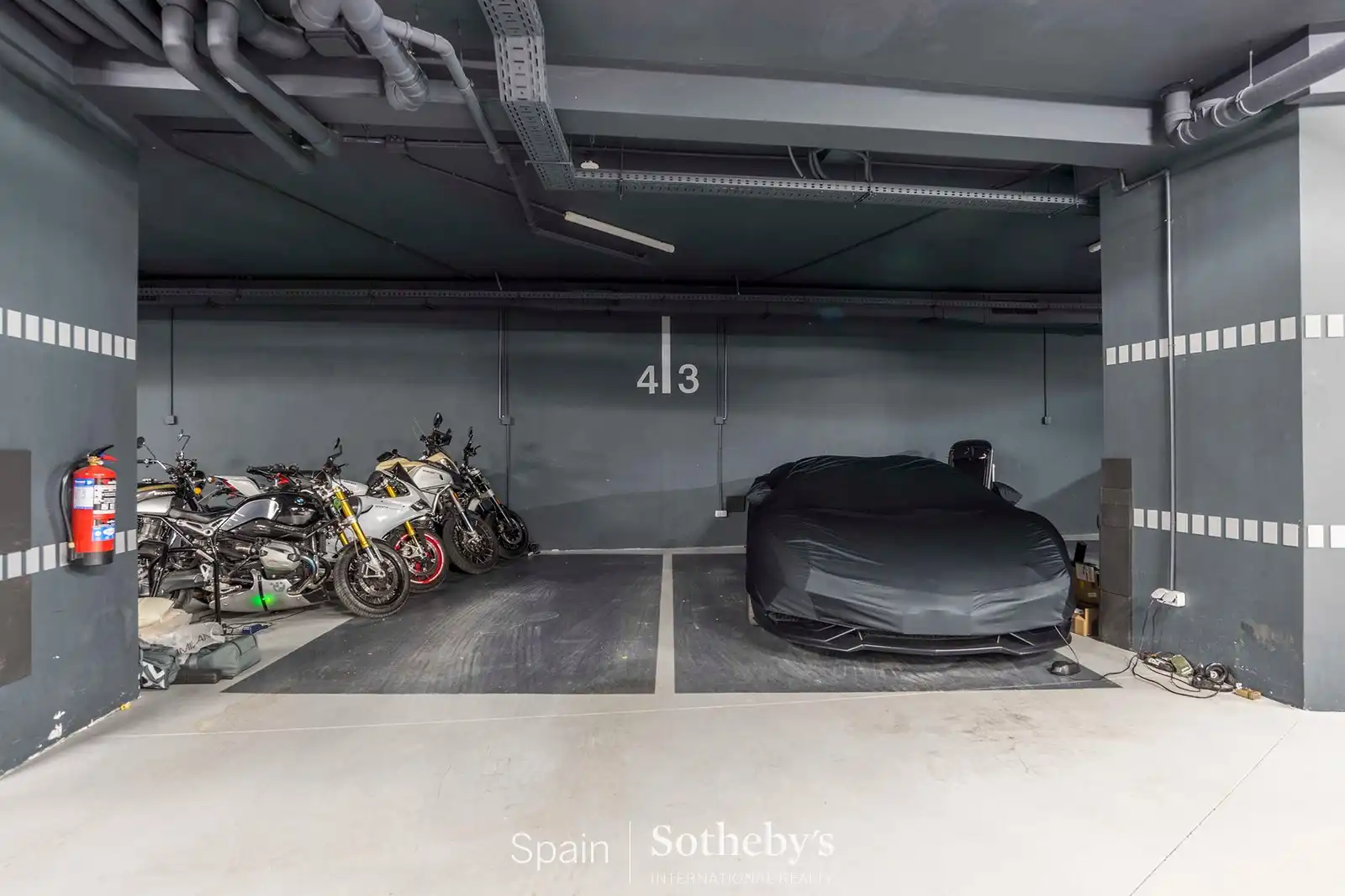 Parking de Ático en venta en Madrid con Aire acondicionado, Calefacción y Jardín privado