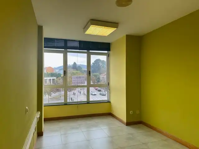 Oficina de alquiler en Santiago de Compostela  con Alarma