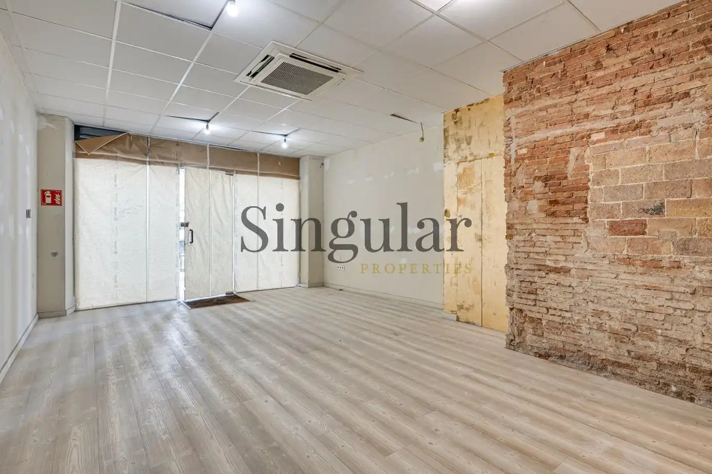 Commercial properties for rent in Carrer de la Creu Coberta, Hostafrancs