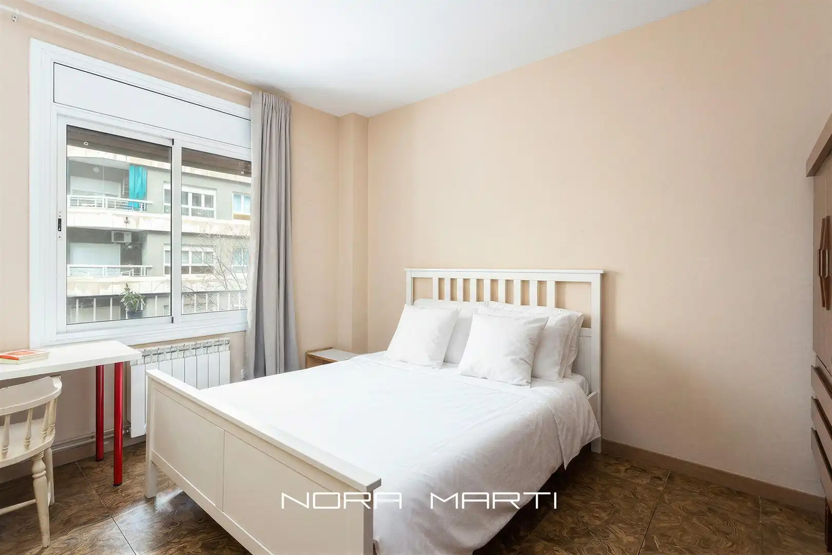 Schlafzimmer von Wohnung zum Verkauf in Barcelona mit Heizung und Balkon