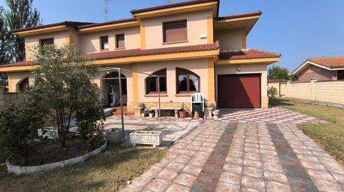 Foto 2 de Casa adosada en venda a Урбанисасьон Лас Кампас, Medina de Pomar, Burgos