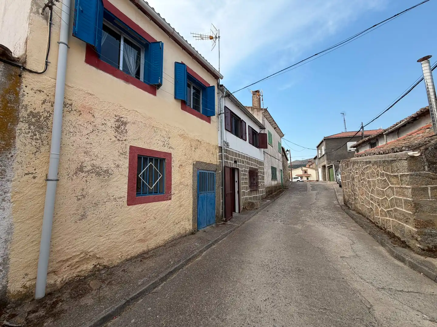 Vista exterior de Casa adosada en venta en Narros del Puerto