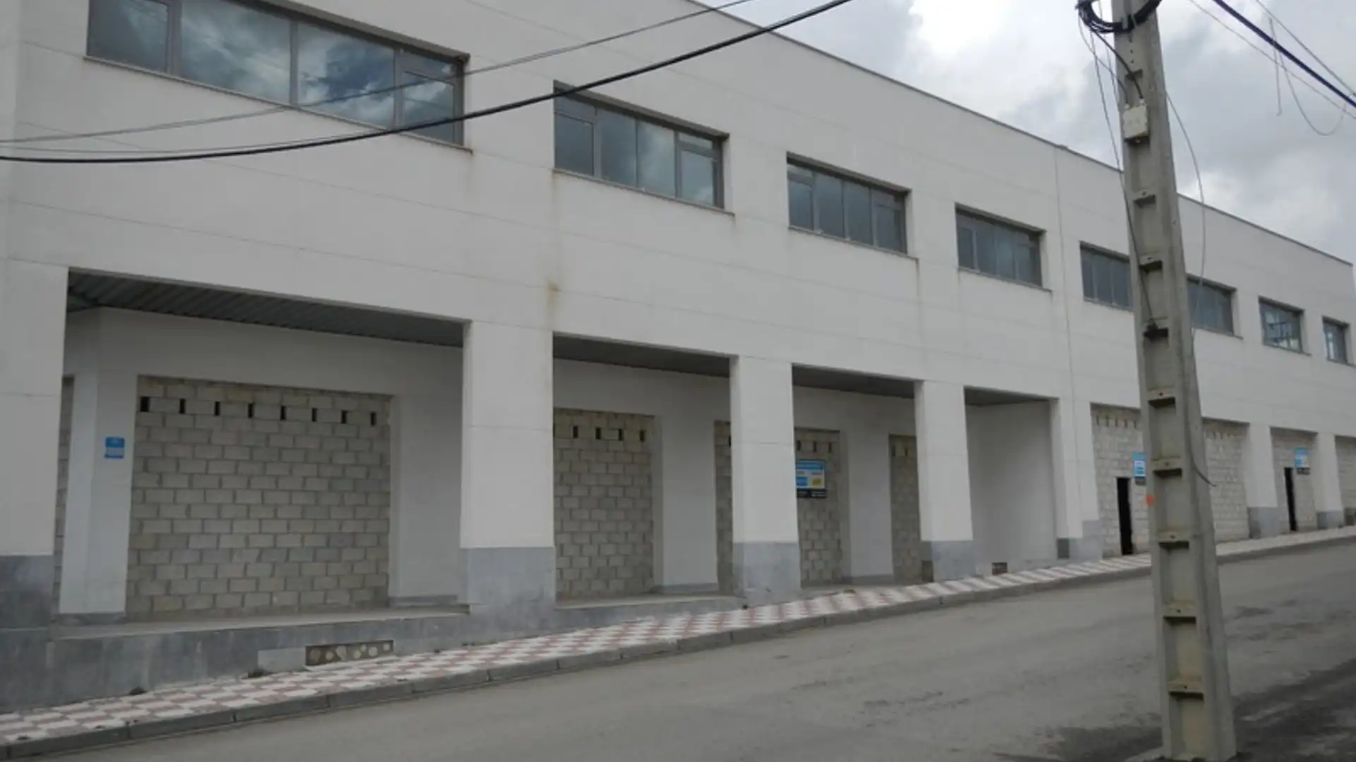 Vista exterior de Oficina en venta en Alcalá del Río
