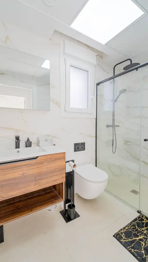 Bany de Casa o xalet en venda en Orihuela amb Aire condicionat, Jardí privat i Terrassa
