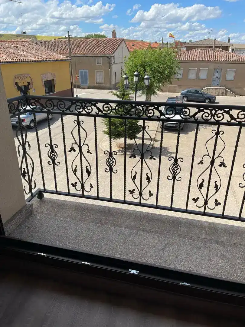 Terrassa de Casa o xalet en venda en Roales amb Aire condicionat, Parquet i Moblat