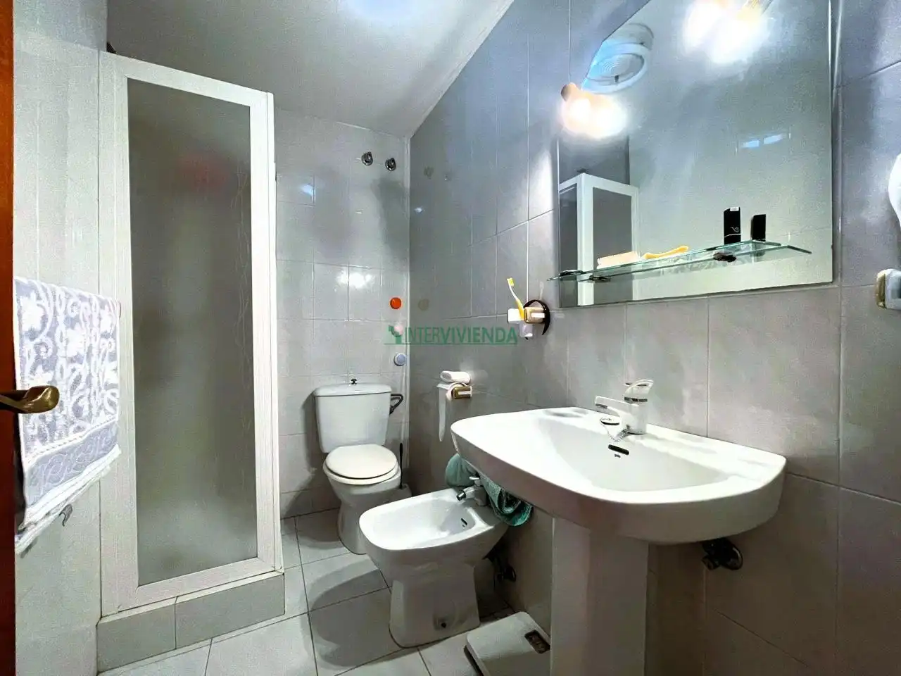 Baño de Planta baja en venta en Nigrán con Terraza, Trastero y Balcón