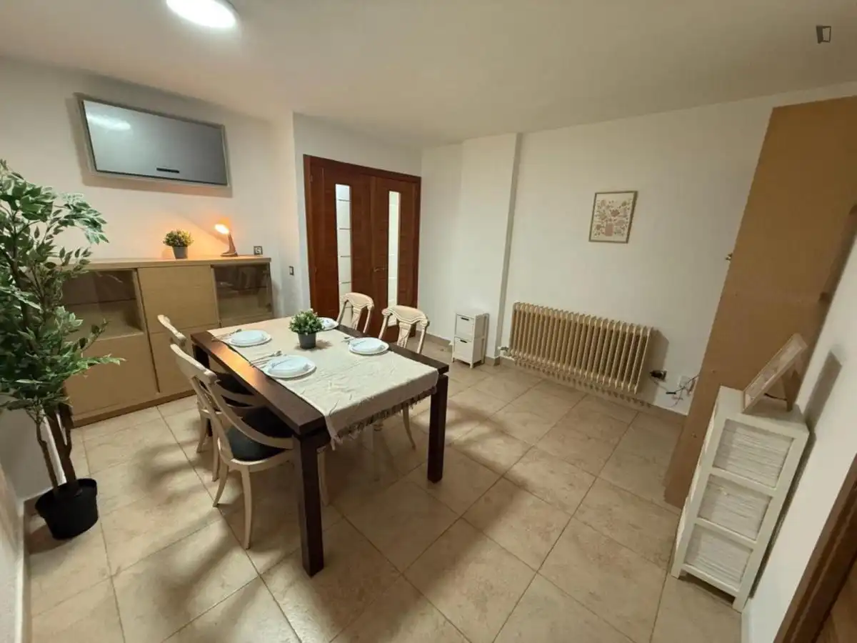 Menjador de Apartament per a compartir en Fuenlabrada amb Aire condicionat, Moblat i Forn