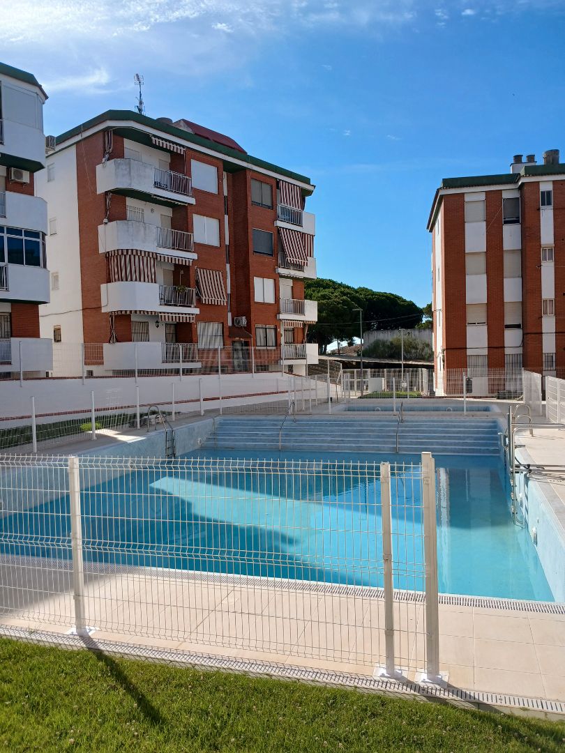 Piscina de Pis en venda en Mazagón amb Aire condicionat, Terrassa i Moblat