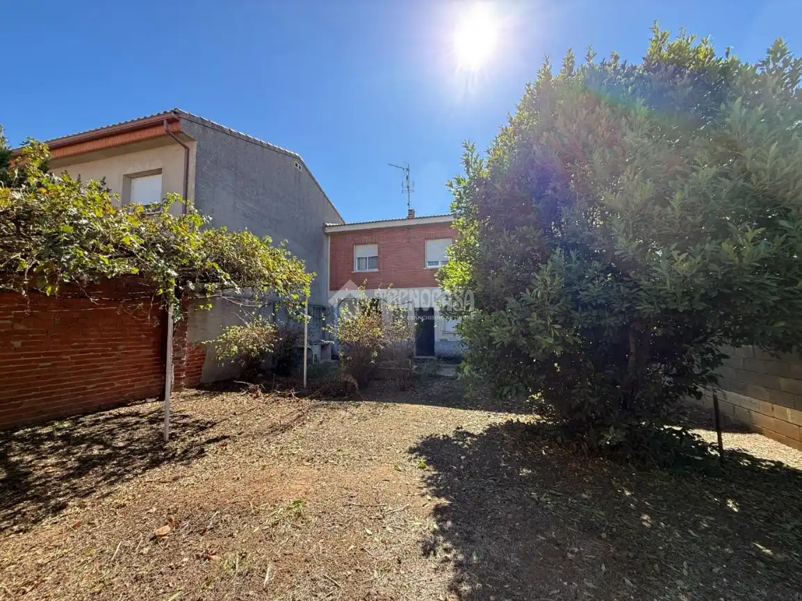 Casa adosada en venta en Lucillos con Balcón