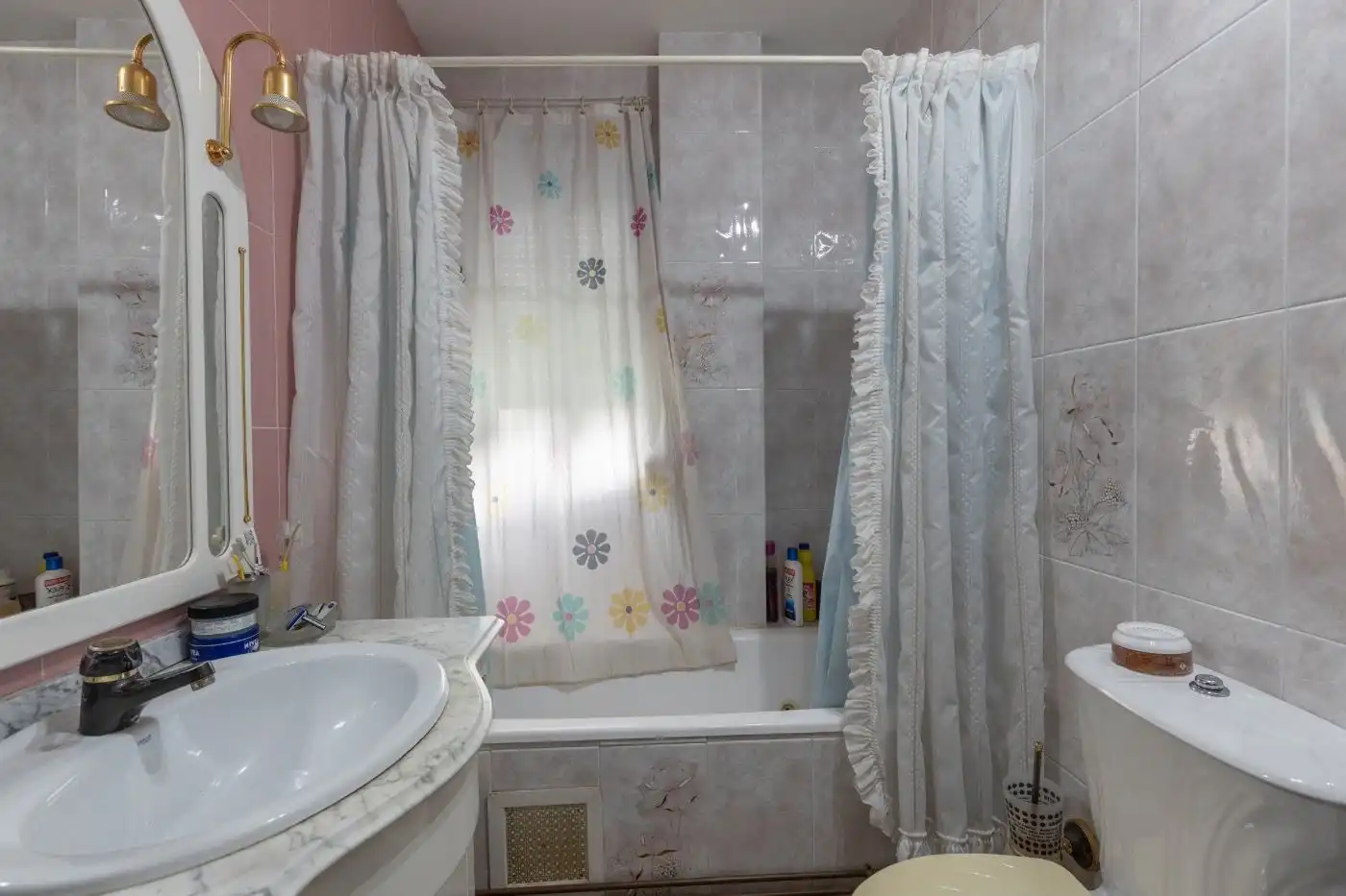 Badezimmer von Haus oder Chalet zum Verkauf in Víznar mit Klimaanlage, Heizung und Privatgarten
