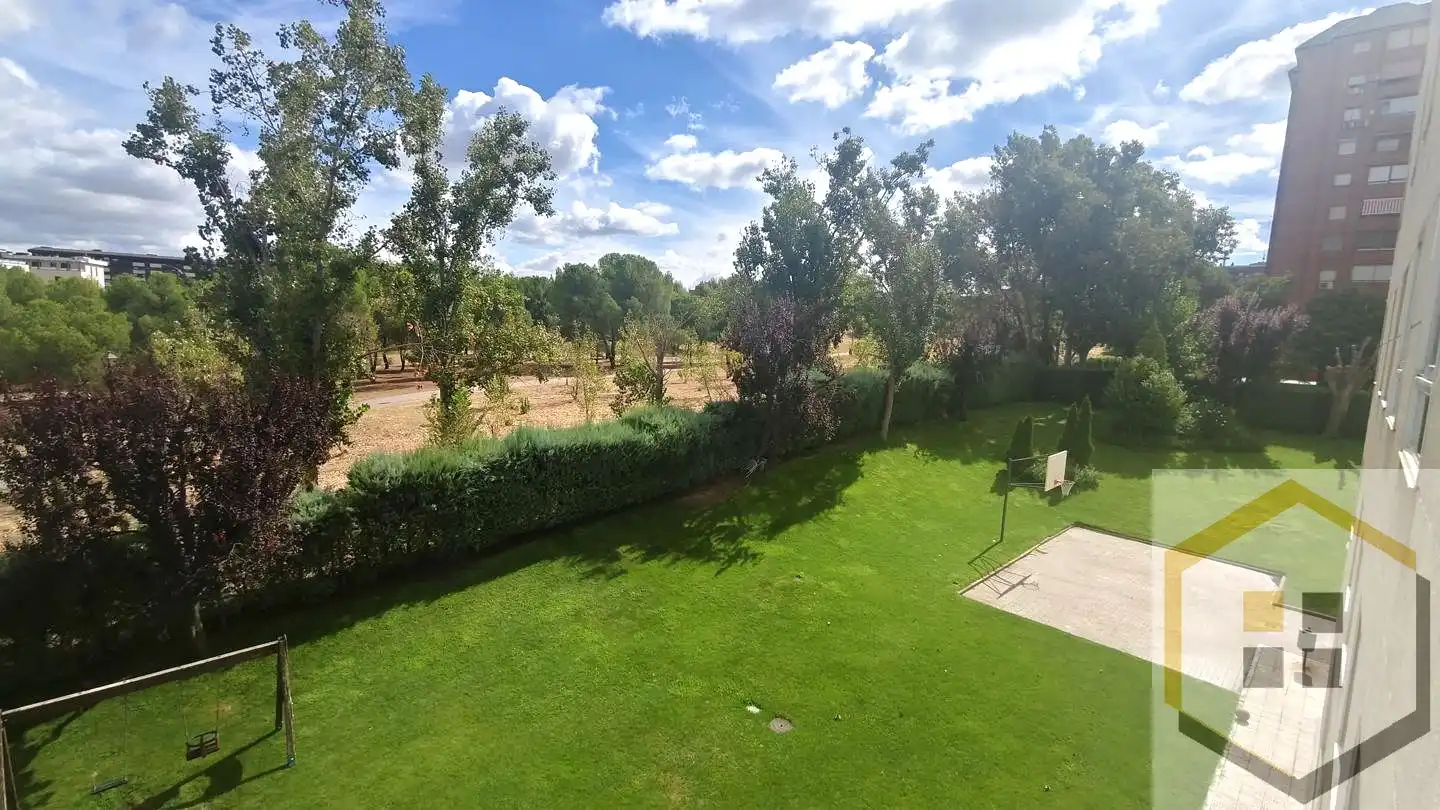 Garden of Flat for sale in Madrid  with Heating, Internet and Community pool