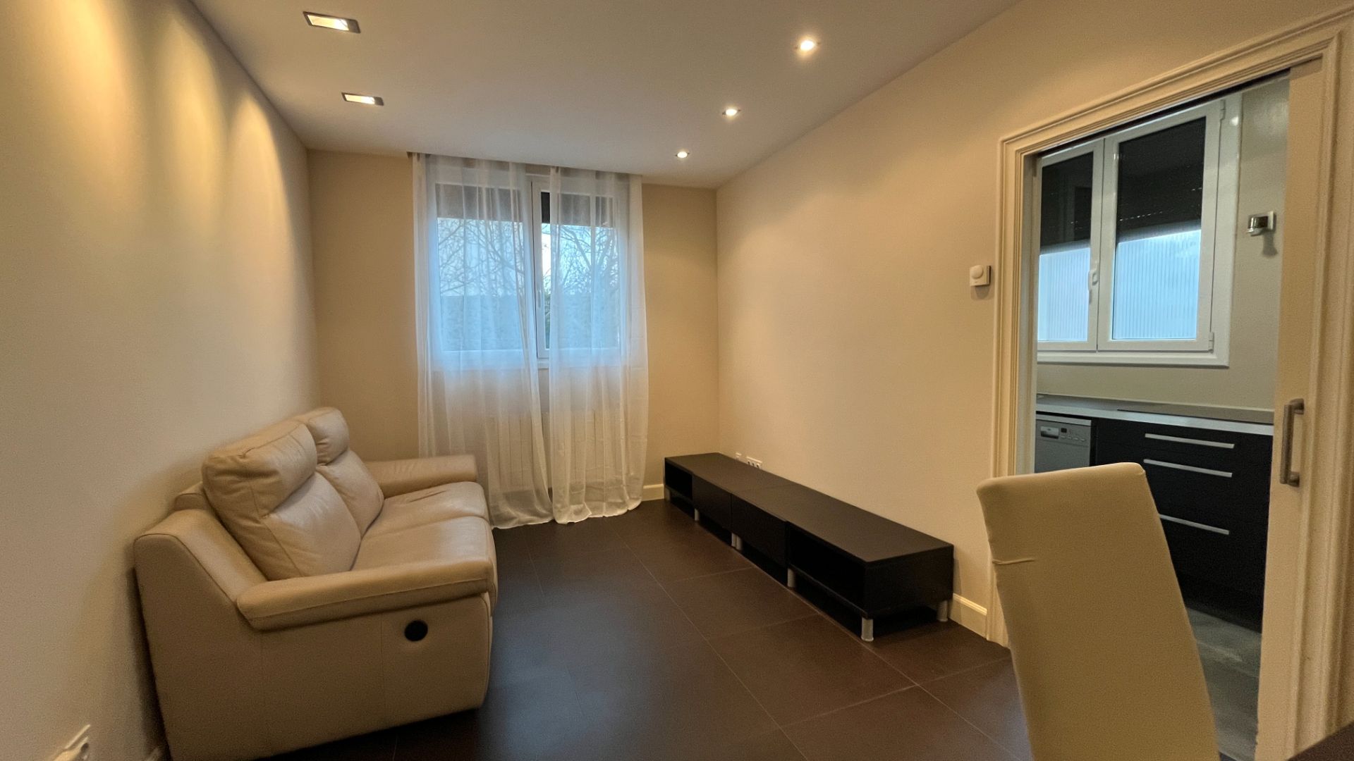Sala d'estar de Apartament de lloguer en Getxo  amb Calefacció i Moblat