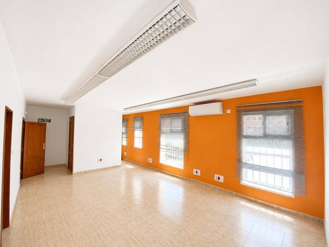 Local comercial en Alquiler en De Juan Carlos I en Este