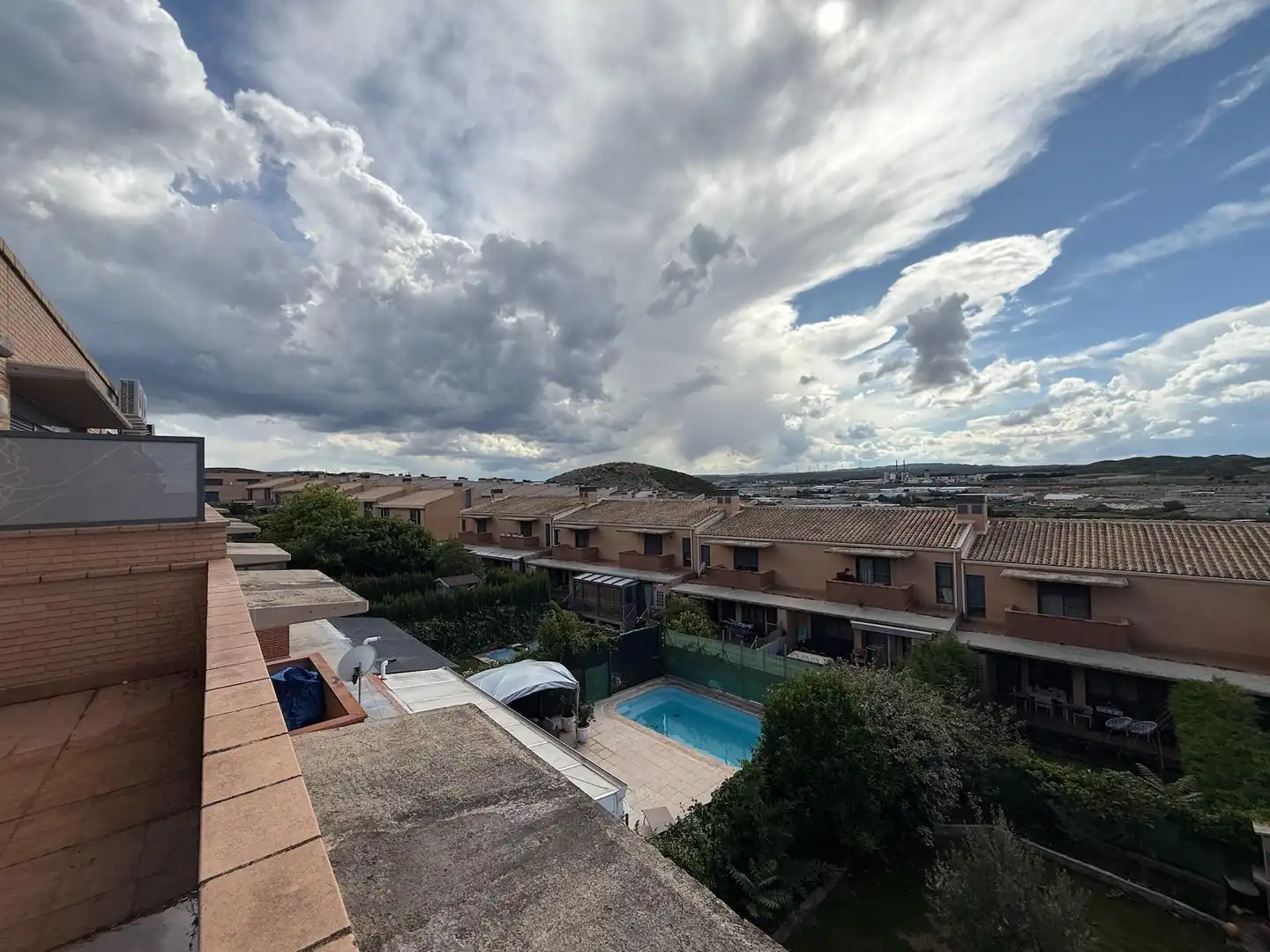 Vista exterior de Casa adosada en venta en Cuarte de Huerva con Aire acondicionado, Calefacción y Jardín privado