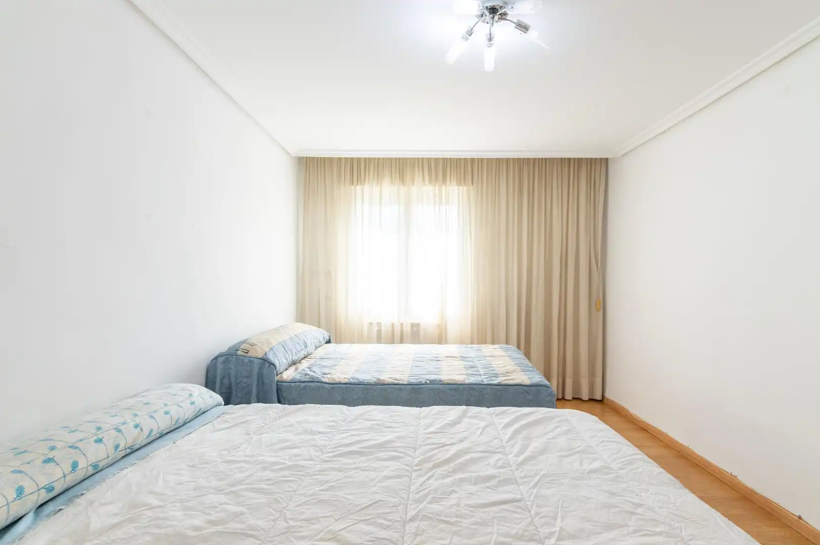 Habitación de Piso en venta en  Pamplona / Iruña con Calefacción, Parquet y Balcón