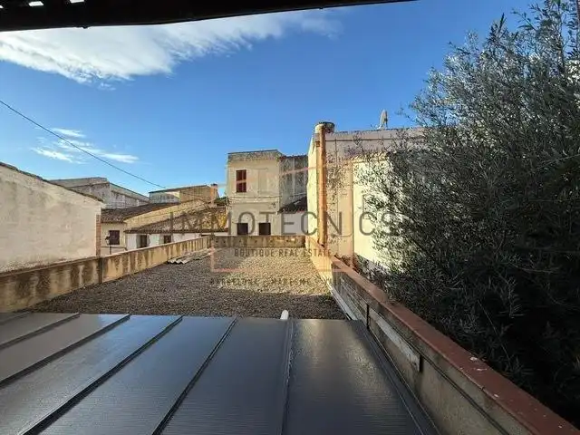Vista exterior de Local en venda en Sant Vicenç de Montalt